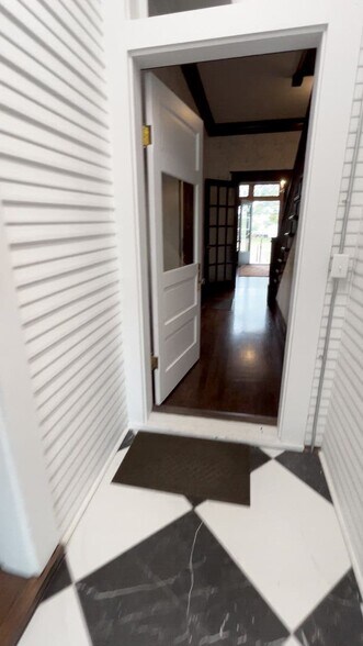 313 E Charnwood St, Tyler, TX à louer - Vidéo sur l’annonce professionnelle – Image 3 sur 11