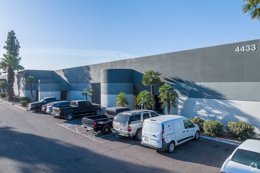 4433 W Van Buren St, Phoenix, AZ à louer - Photo de l’immeuble – Image 3 sur 6