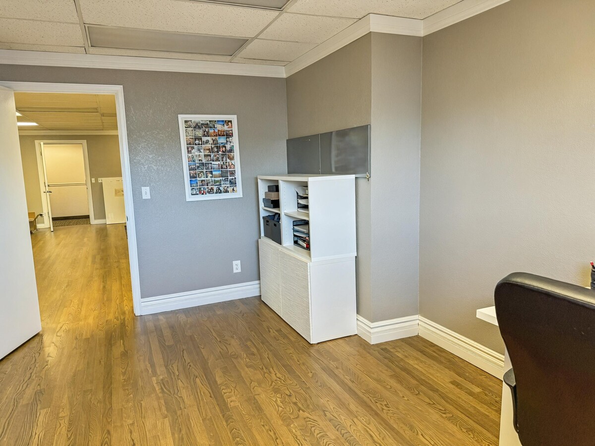1100 W Littleton Blvd, Littleton, CO 80120 - Lot 210 -  - Photo intérieure - Image 1 of 9
