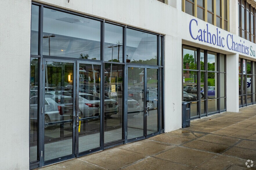 7162 Reading Rd, Cincinnati, OH à louer - Photo de l’immeuble – Image 2 sur 18