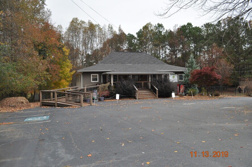 5006 McEver Rd, Oakwood, GA à vendre - Photo principale – Image 1 sur 25