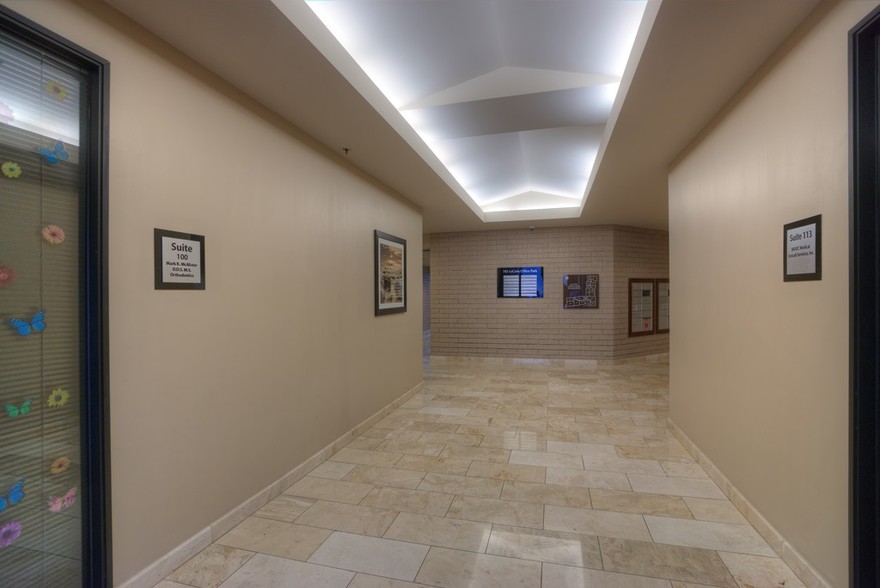 706 E Bell Rd, Phoenix, AZ à vendre - Photo intérieure – Image 3 sur 9