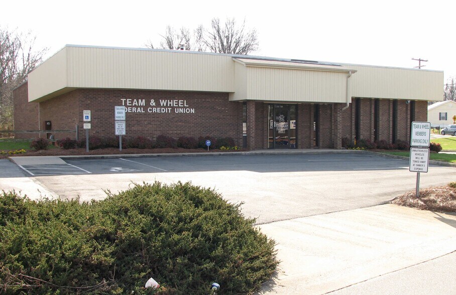 1405 Trademart Blvd, Winston-Salem, NC à vendre - Photo de l’immeuble – Image 3 sur 15
