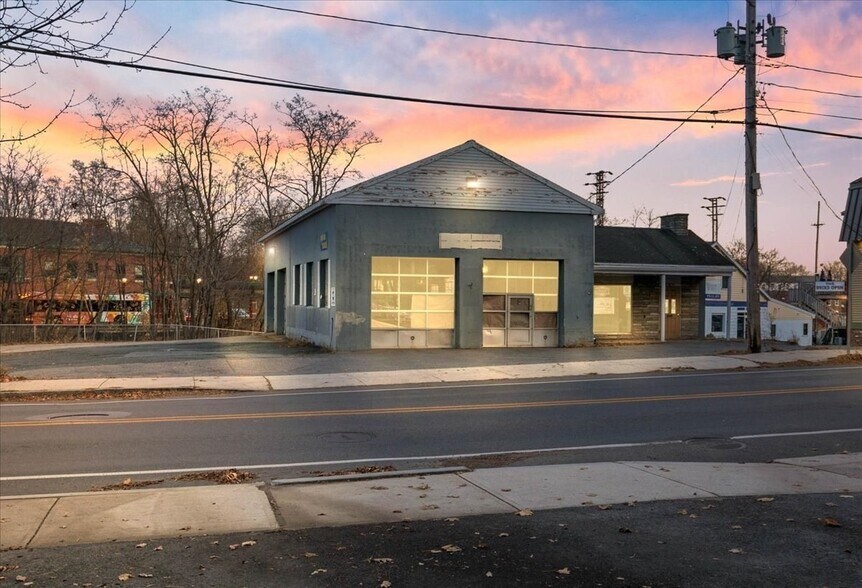 46 Elm St, Amesbury, MA à louer - Photo de l’immeuble – Image 1 sur 16