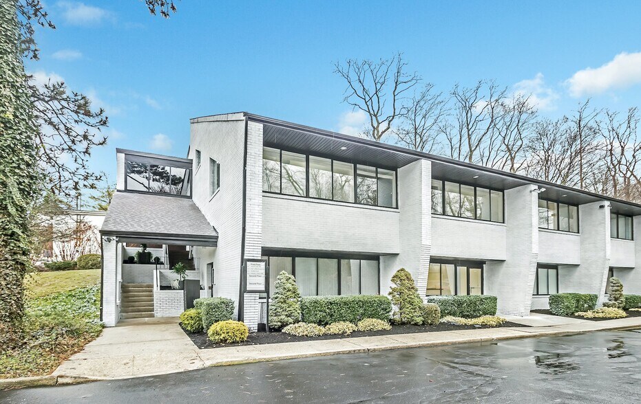 76 E Main St, Huntington, NY à louer - Photo de l’immeuble – Image 2 sur 16