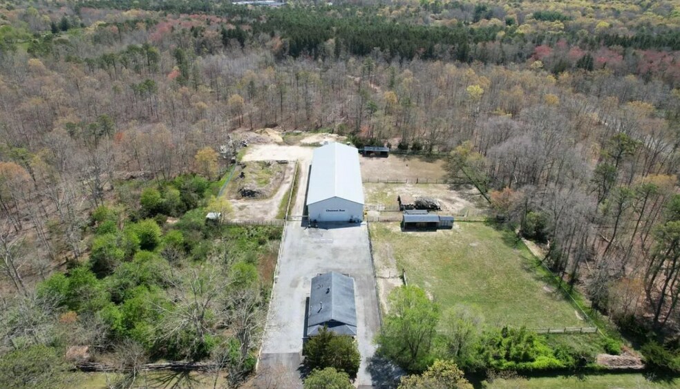 Strategic Mixed-Use Estate: 23.8-Acre portefeuille de 2 biens à vendre sur LoopNet.fr - Photo de l’immeuble – Image 1 sur 16