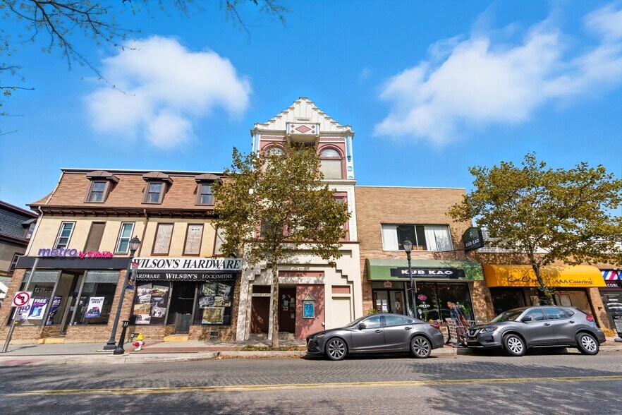 215 W Main St, Lansdale, PA à vendre - Photo de l’immeuble – Image 3 sur 28