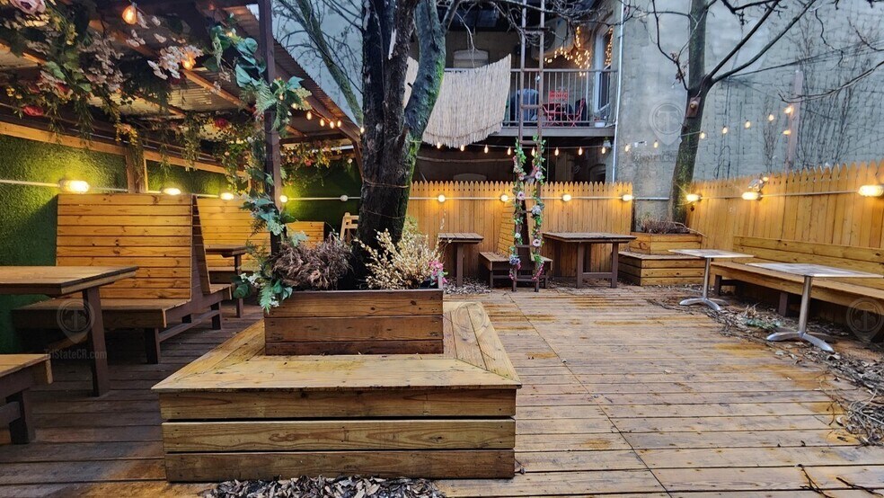 126 Wyckoff Ave, Brooklyn, NY à louer - Photo de l’immeuble – Image 2 sur 9