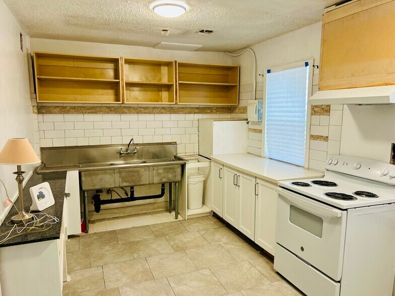 202 6th St, Ramona, CA à vendre - Photo intérieure – Image 3 sur 8
