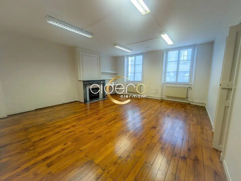 Bureau dans Riom à louer - Photo de l’immeuble – Image 1 sur 7