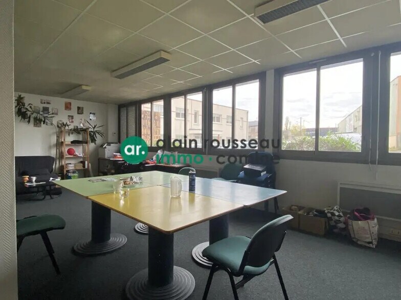 Bureau dans SAINT-BARTHELEMY-D'ANJOU à louer - Photo de l’immeuble – Image 2 sur 3