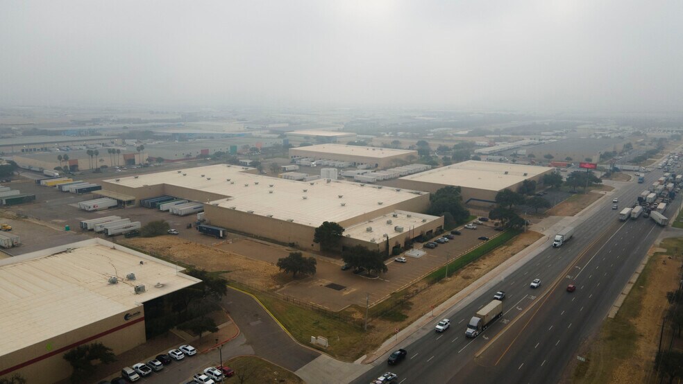13701 Mines Rd, Laredo, TX à louer - Photo de l’immeuble – Image 3 sur 11