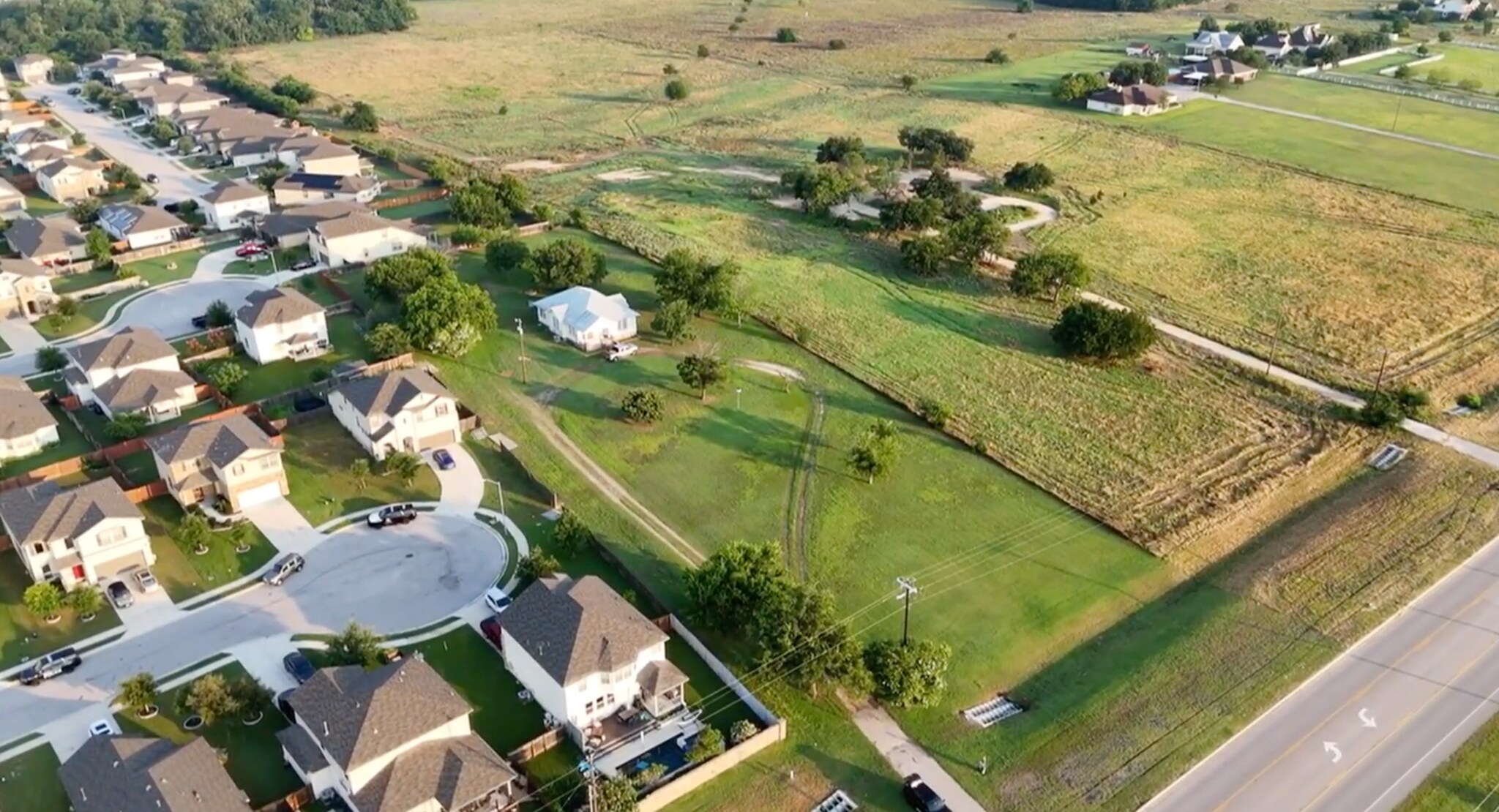 8076 County Road 110, Round Rock, TX à vendre Photo principale– Image 1 sur 14