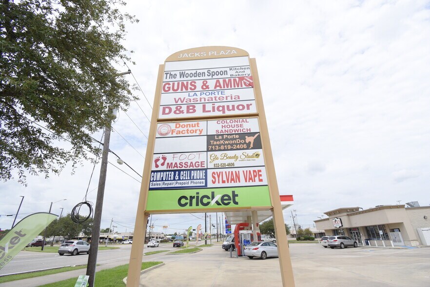 1101-1139 S Broadway St, La Porte, TX à louer - Photo de l’immeuble – Image 3 sur 25