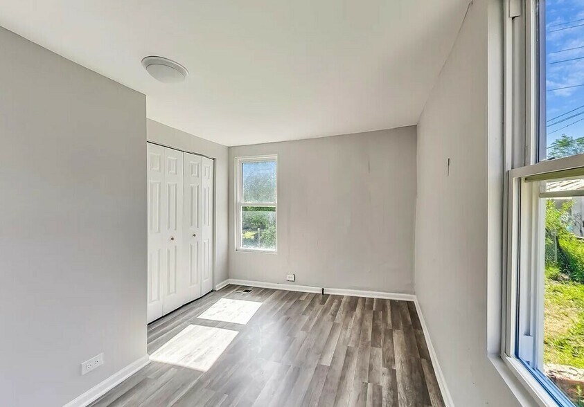 2438 W 25th St, Chicago, IL à vendre - Photo de l’immeuble – Image 2 sur 7