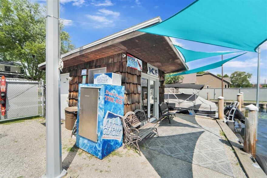 1000 Bauman St, Oshkosh, WI à vendre - Photo de l’immeuble – Image 3 sur 34