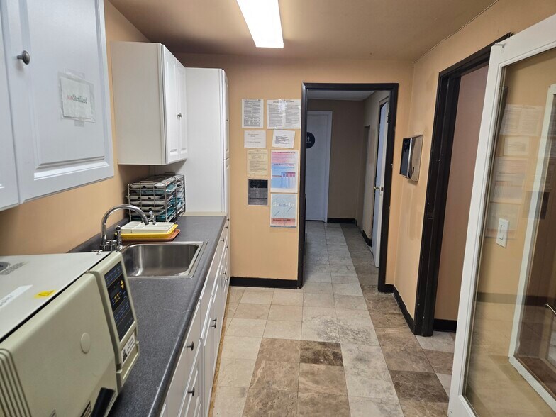 335 W Arrow Hwy, Glendora, CA à louer - Photo de l’immeuble – Image 3 sur 5