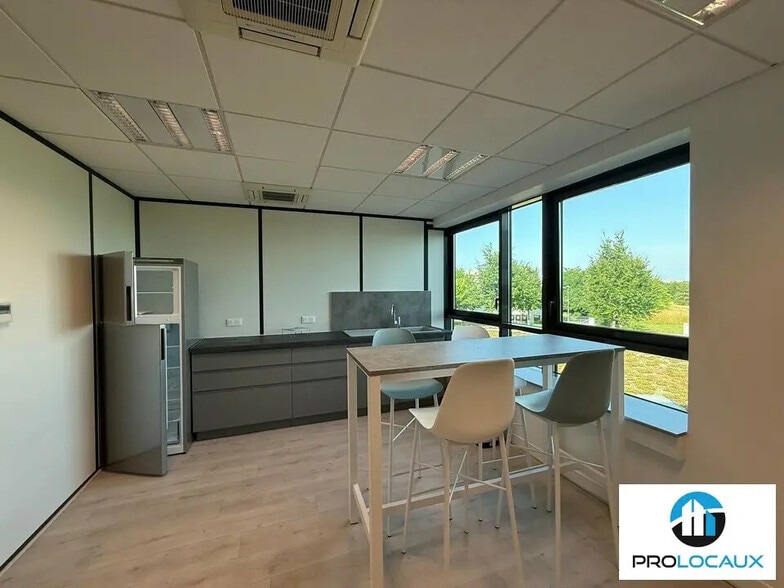 Bureau dans Beauvais à louer - Photo de l’immeuble – Image 3 sur 7