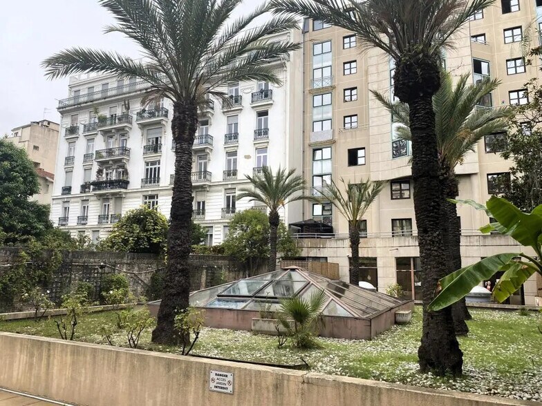 Bureau dans Nice à vendre - Photo de l’immeuble – Image 3 sur 15