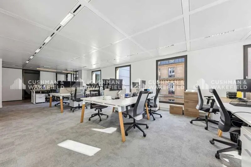 36 Rue Marbeuf, Paris à louer - Photo de l’immeuble – Image 2 sur 12