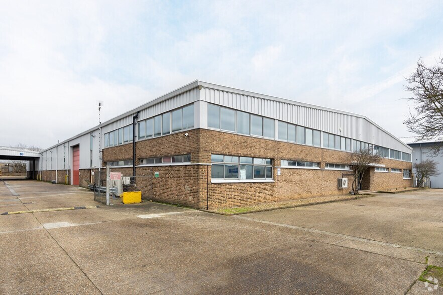 20 Freebournes Rd, Witham à vendre - Photo de l’immeuble – Image 2 sur 26