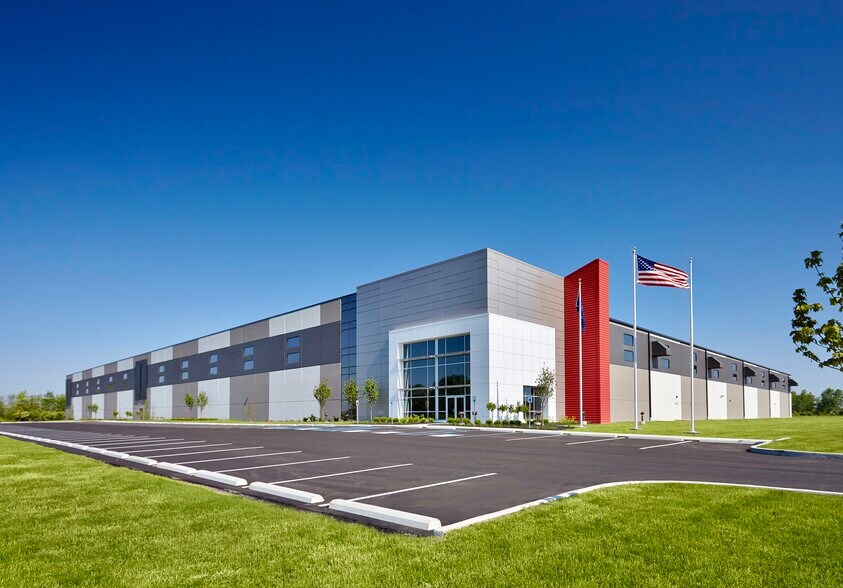 2450 W Fuson Rd, Muncie, IN à louer - Photo de l’immeuble – Image 1 sur 5