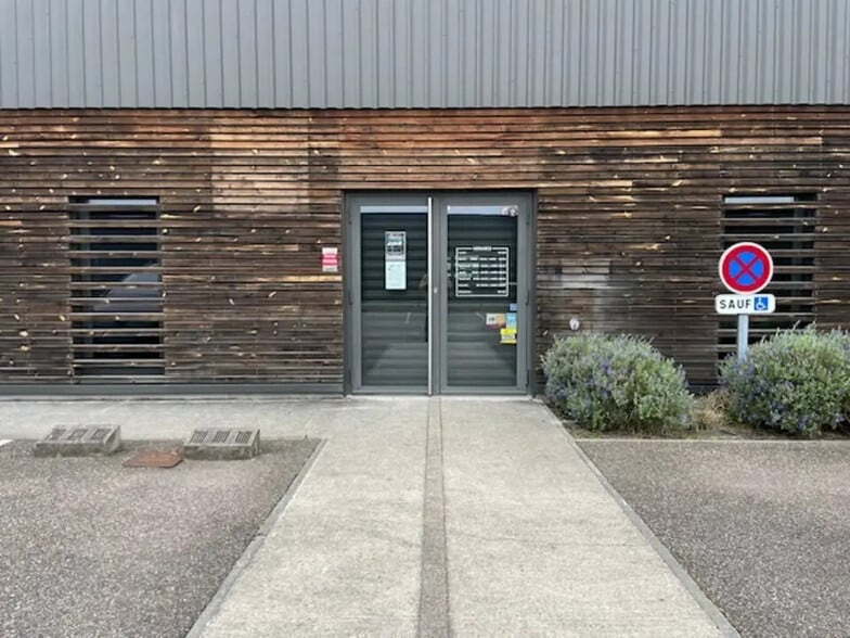 Local commercial dans Le Haillan à louer - Photo de l’immeuble – Image 2 sur 11