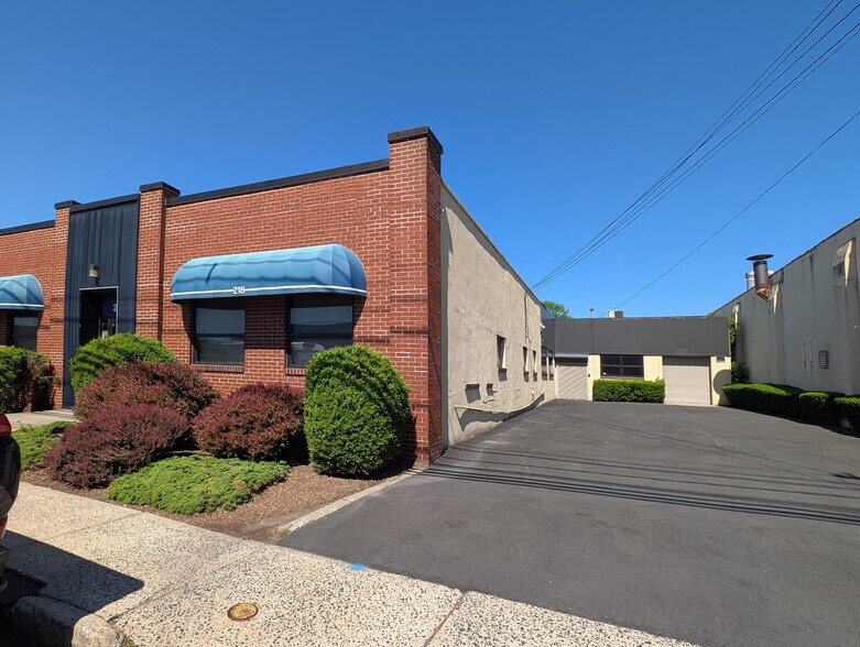 218 S Van Brunt St, Englewood, NJ à louer - Photo de l’immeuble – Image 1 sur 4