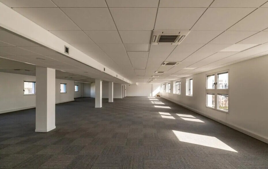 Bureau dans Suresnes à vendre - Photo de l’immeuble – Image 2 sur 5