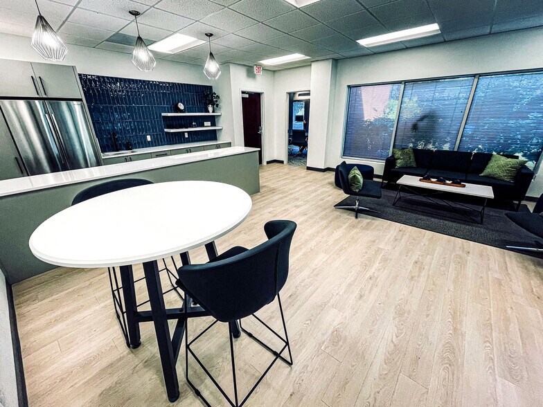 420 Gallimore Dairy Rd, Greensboro, NC à louer - Photo de l’immeuble – Image 1 sur 12
