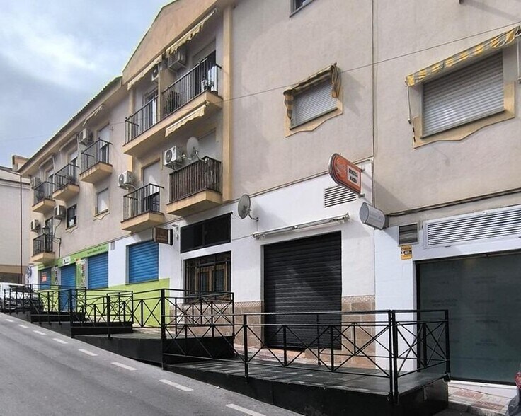 Local commercial dans La Zubia, Granada à vendre - Photo de l’immeuble – Image 1 sur 11