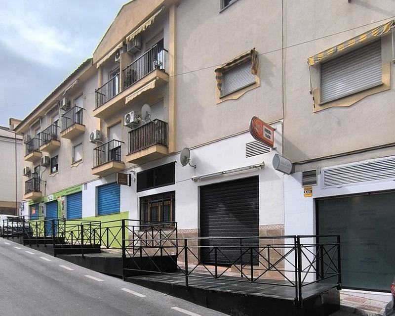 Local commercial dans La Zubia, Granada à vendre Photo de l’immeuble– Image 1 sur 12