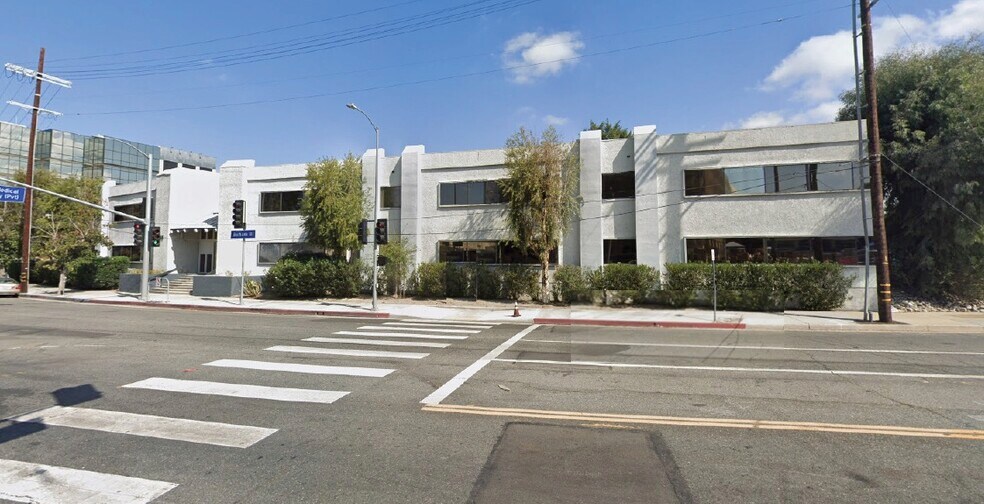 18425 Burbank Blvd, Tarzana, CA à louer - Photo de l’immeuble – Image 2 sur 4