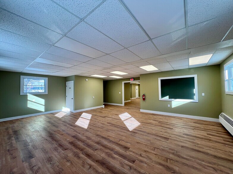 42 Central St, Newport, VT à louer - Photo de l’immeuble – Image 3 sur 15
