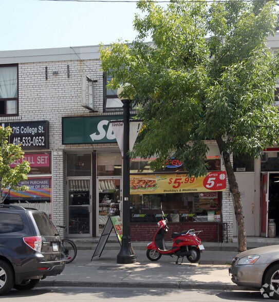 717 College St, Toronto, ON à louer - Photo de l’immeuble – Image 2 sur 2