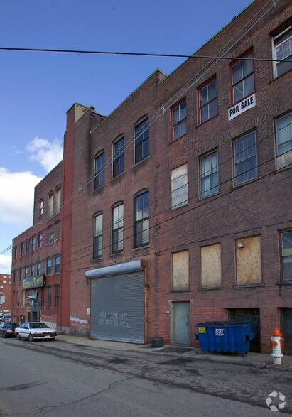 251-255 S Main St, Fall River, MA à louer - Photo de l’immeuble – Image 2 sur 7