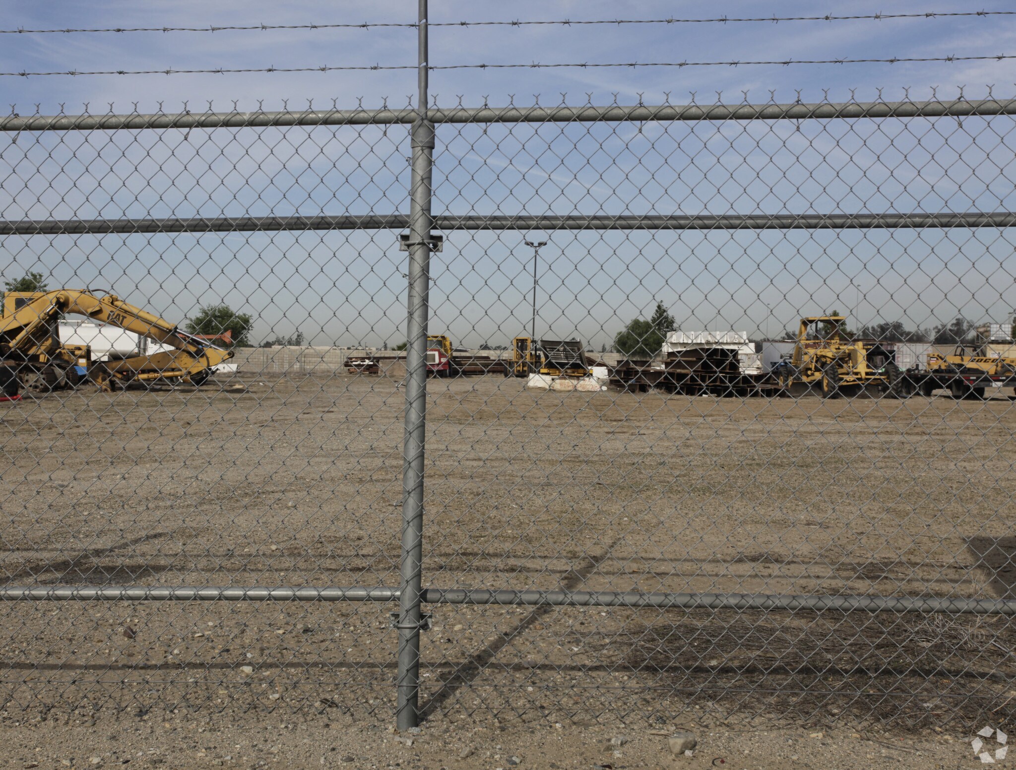 10450 Locust Ave, Bloomington, CA à louer Photo principale– Image 1 sur 4