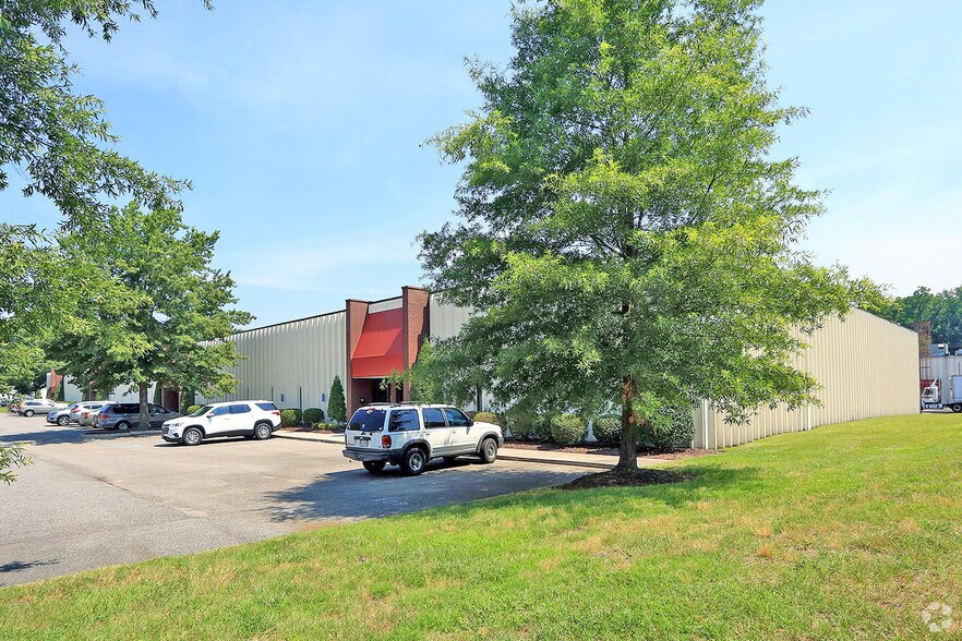 911 Live Oak Dr, Chesapeake, VA à louer - Photo principale – Image 2 sur 9