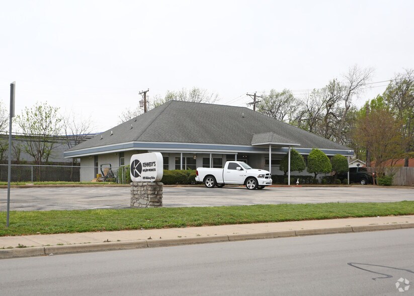 109 W Midway Dr, Euless, TX à vendre - Photo de l’immeuble – Image 3 sur 3