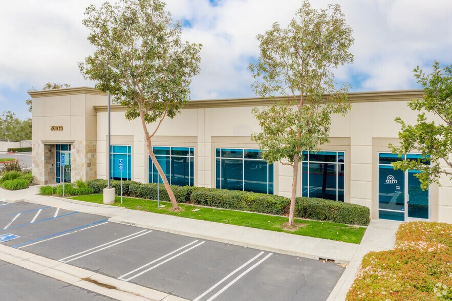 26039 Acero, Mission Viejo, CA à louer - Photo de l’immeuble – Image 2 sur 4