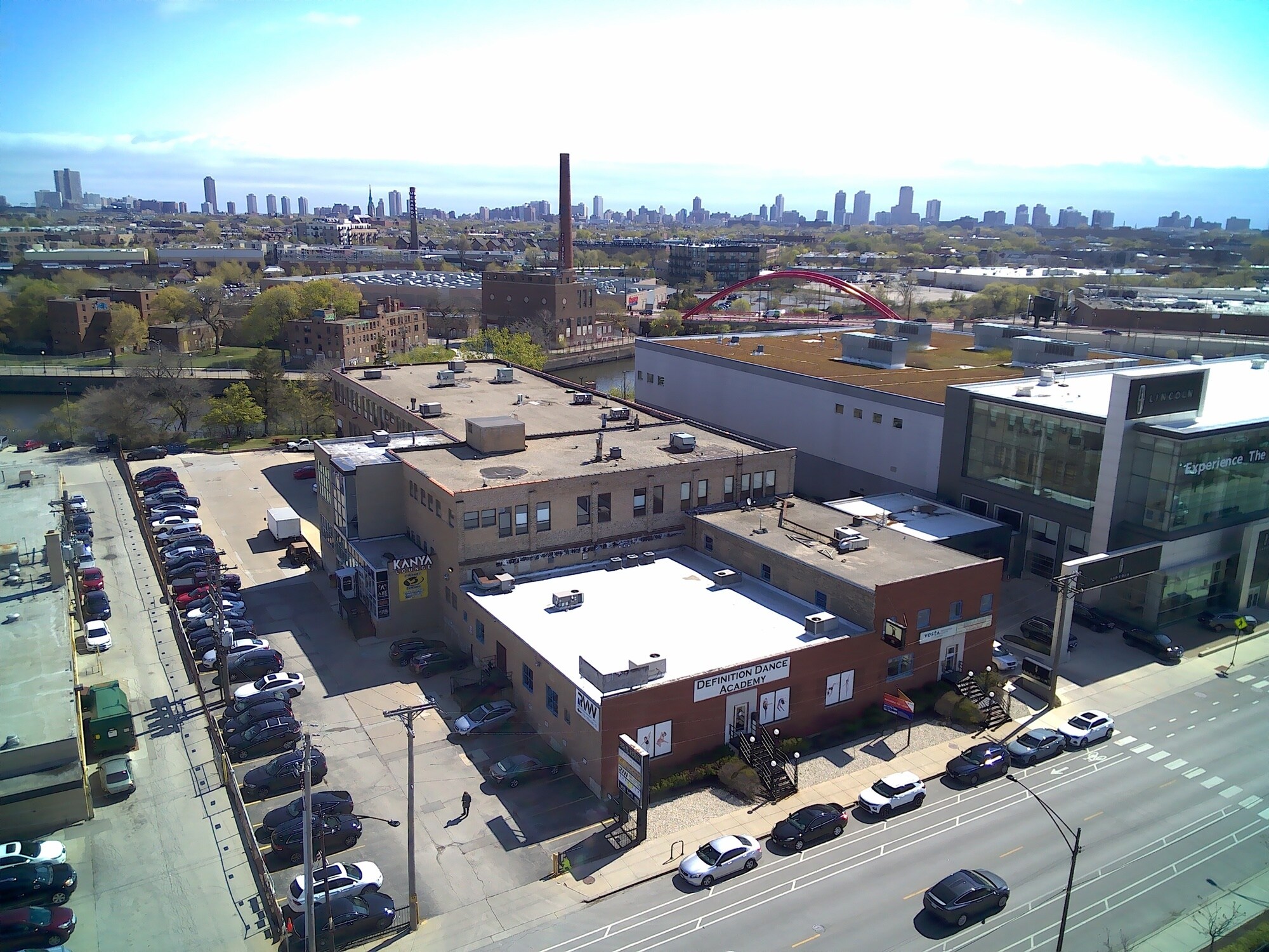 2525 N Elston Ave, Chicago, IL à louer Photo de l’immeuble– Image 1 sur 8