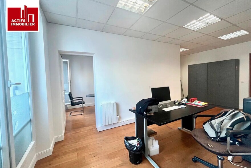 160 Rue Du Temple, Paris à louer - Photo de l’immeuble – Image 3 sur 9