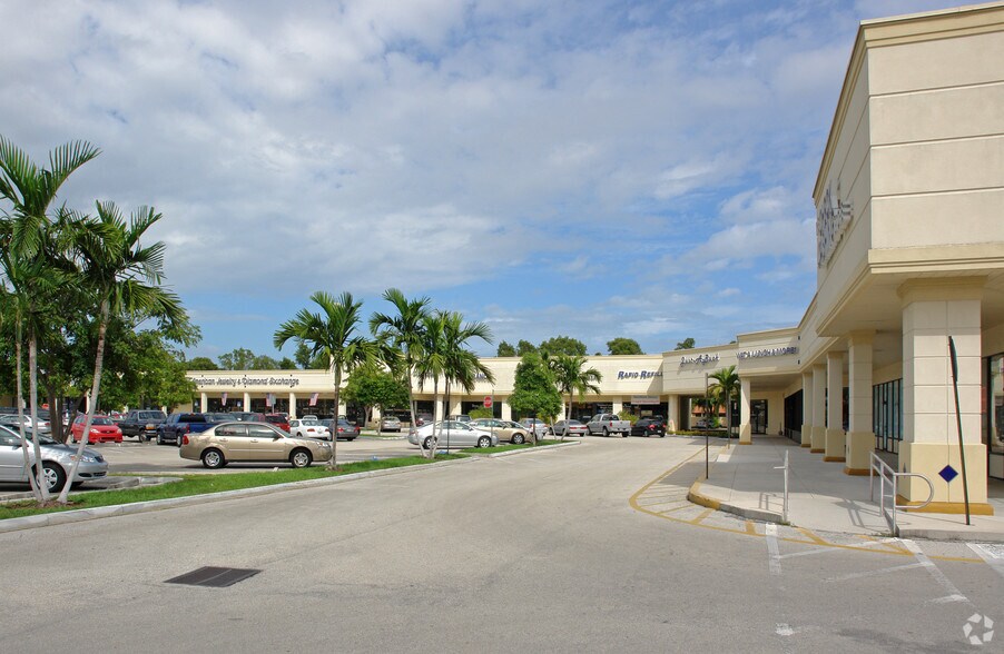 7120-7184 N University Dr, Tamarac, FL à louer - Photo principale – Image 1 sur 10