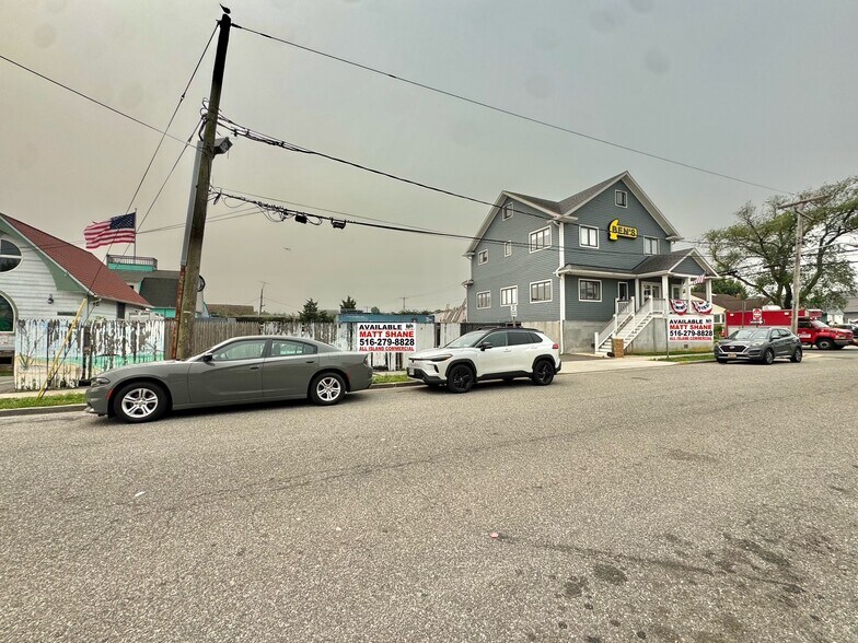 19 Suffolk St, Freeport, NY à vendre - Photo de l’immeuble – Image 1 sur 41