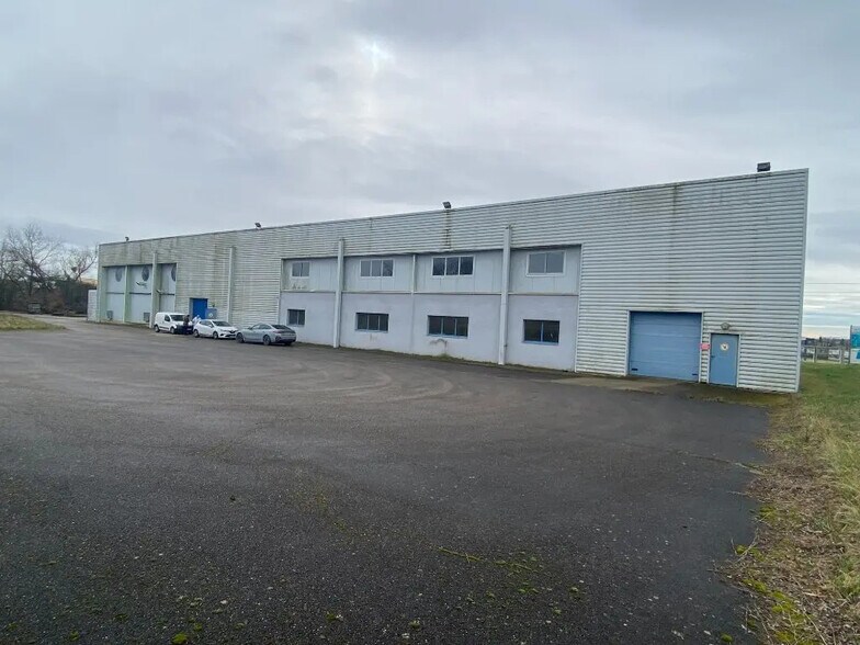 Local d’activités dans Manziat à louer - Photo de l’immeuble – Image 1 sur 6