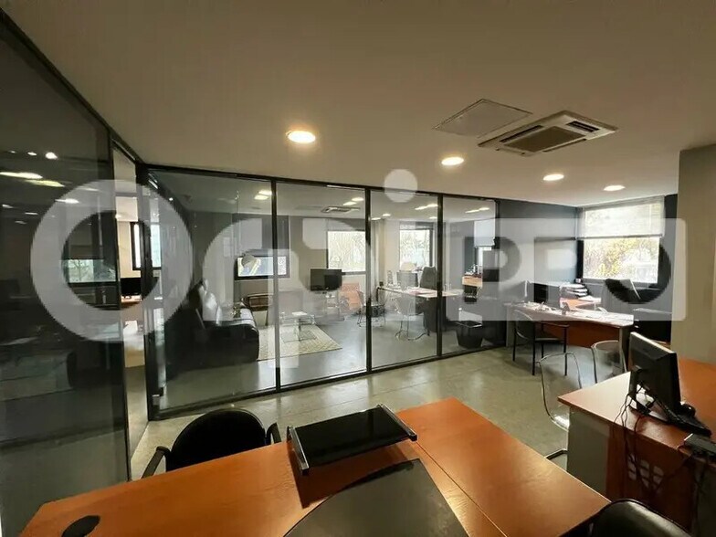 Bureau dans Grigny à vendre - Photo intérieure – Image 2 sur 7