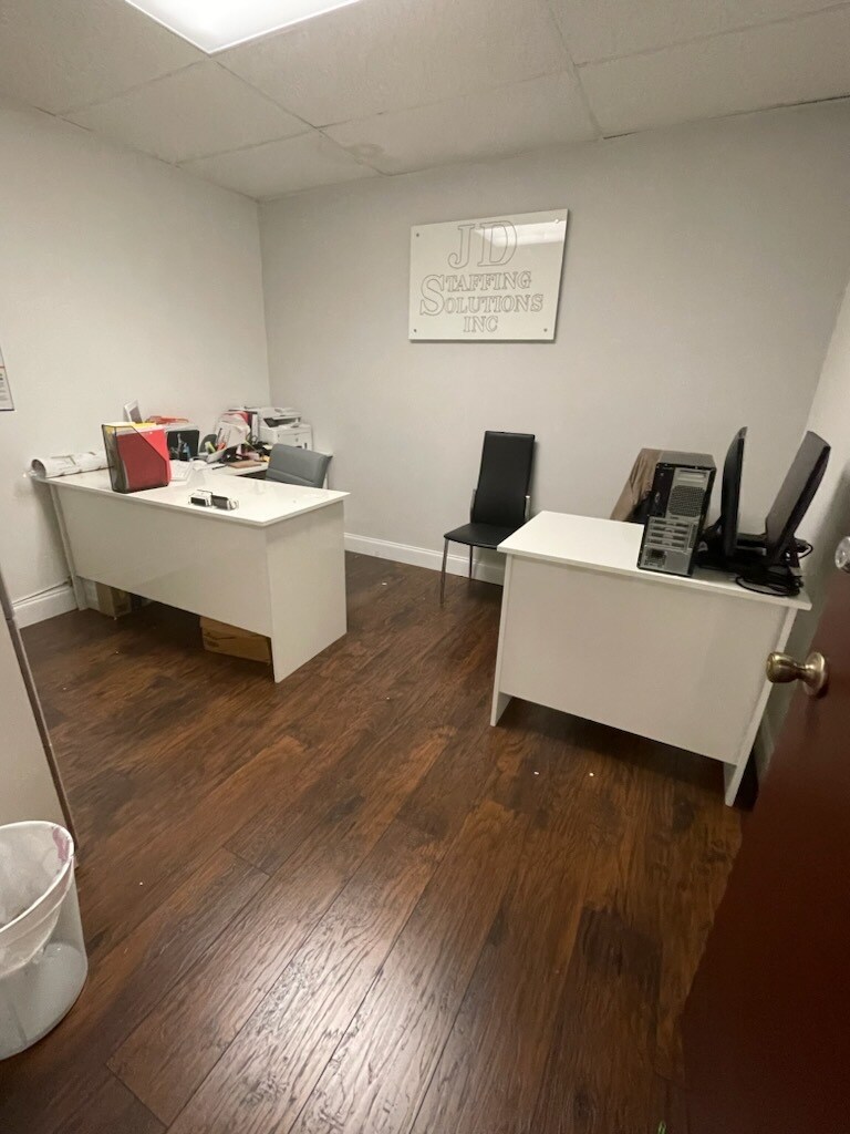 5881 NW 151st St, Miami Lakes, FL à louer Photo de l’immeuble– Image 1 sur 3