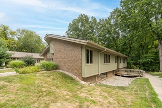 7-9 Heritage Oak Ln, Battle Creek, MI à louer Photo de l’immeuble– Image 2 sur 7