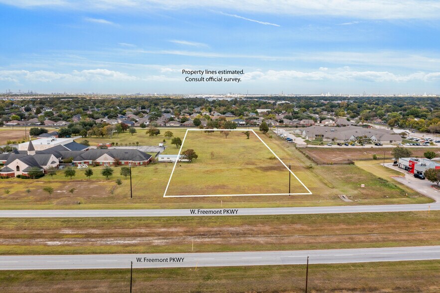 9601 Fairmont Parkway, La Porte, TX à vendre - Photo principale – Image 1 sur 14