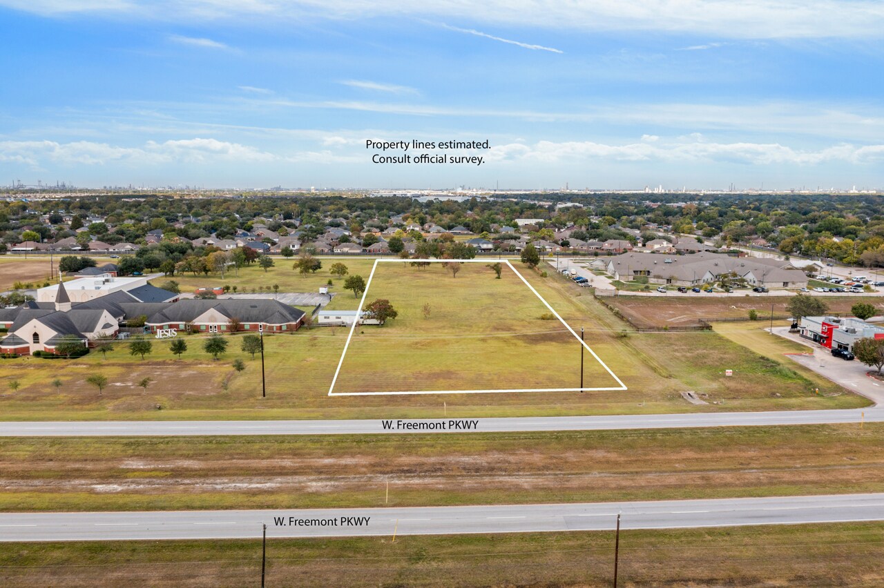 9601 Fairmont Parkway, La Porte, TX à vendre Photo principale– Image 1 sur 15